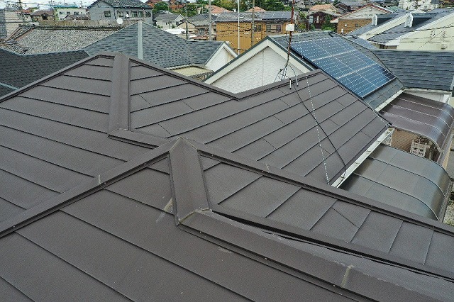 屋根を横から確認